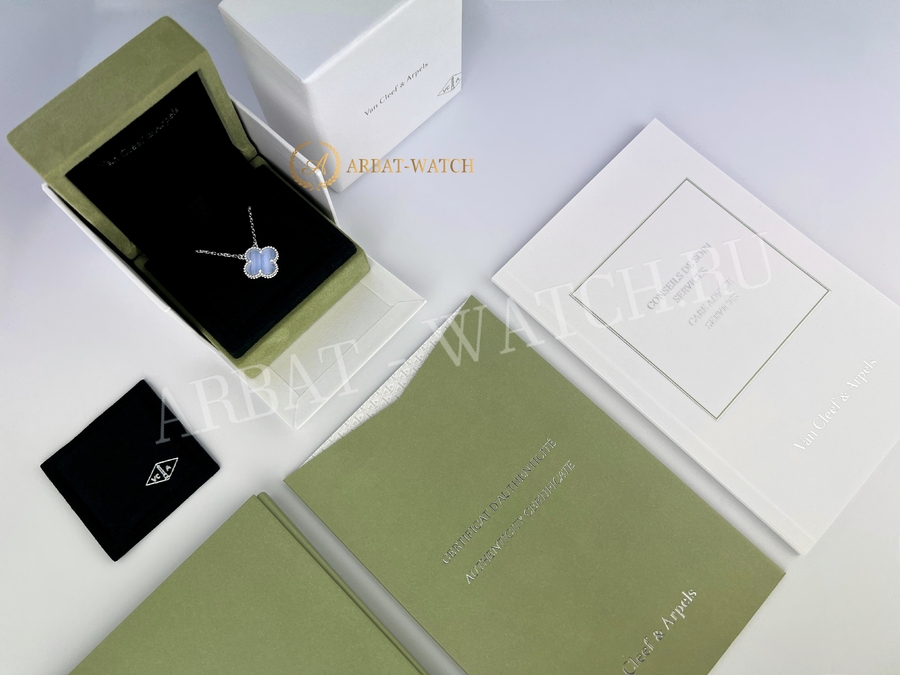 Подвеска Van Cleef & Arpels Vintage Alhambra Chalcedony White Gold - Швейцарские часы Подвеска Van Cleef & Arpels Vintage Alhambra Chalcedony White Gold