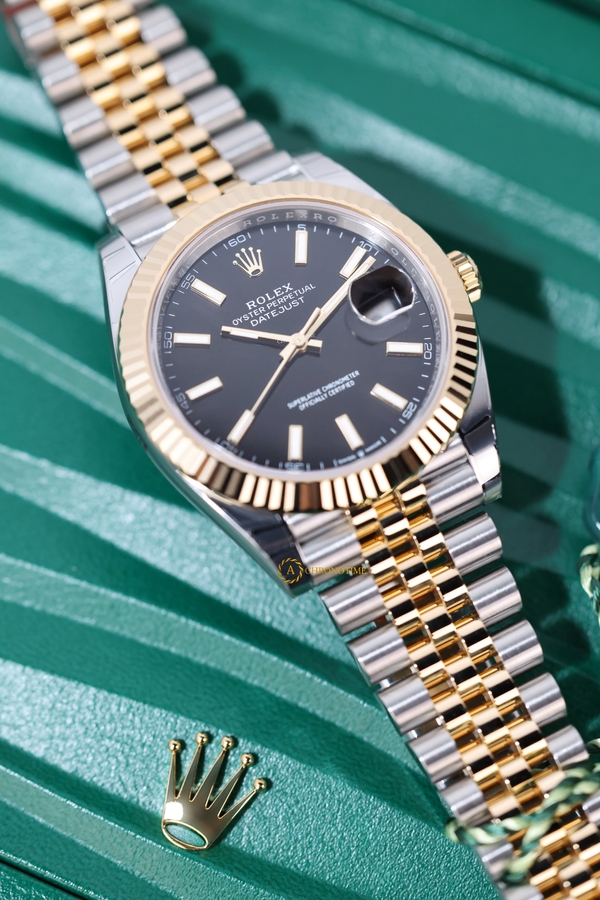 Rolex Datejust 41 mm Yellow Rolesor Bright Black Dial 126333 Jubilee