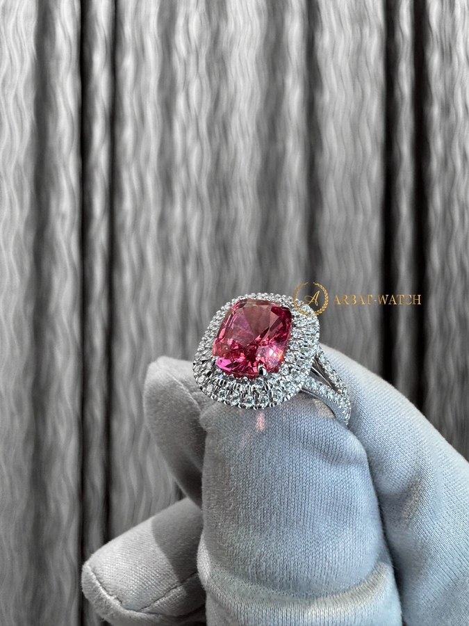 Кольцо «Natural Neon Spinel Mahenge Vivid Pink Diamonds» 3,51 ct. 18k White Gold - Швейцарские часы Кольцо «Natural Neon Spinel Mahenge Vivid Pink Diamonds» 3,51 ct. 18k White Gold