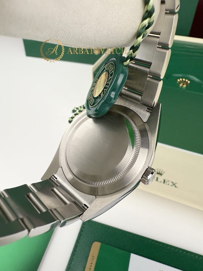 Rolex Oyster Perpetual 39 mm 114300 Red Grape