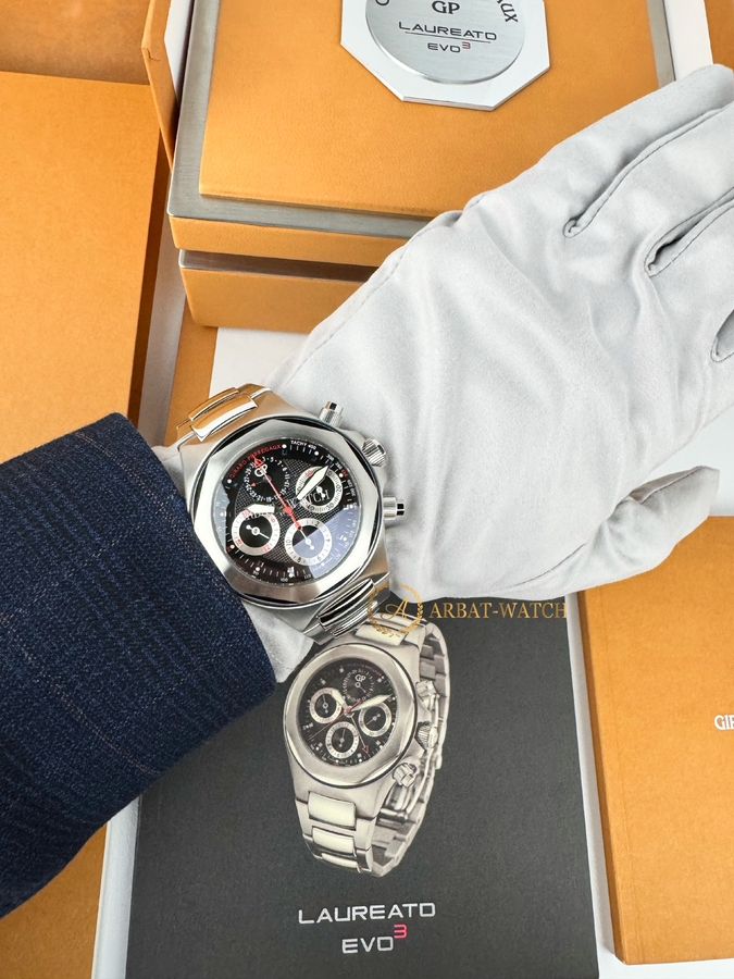 Girard-Perregaux Laureato EVO3 Chronograph Black Dial 44 mm 80180