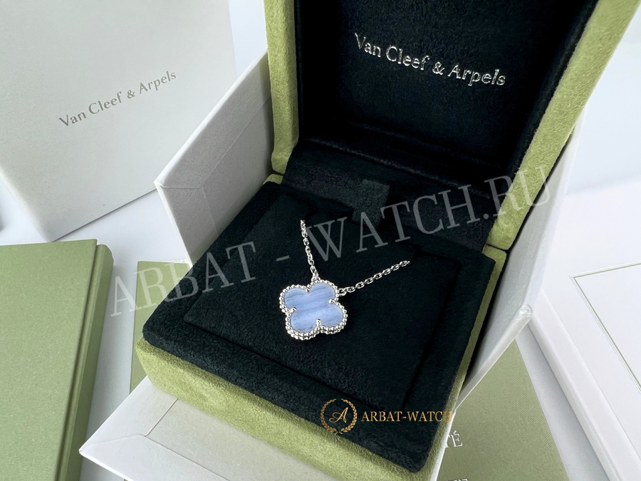 Подвеска Van Cleef & Arpels Vintage Alhambra Chalcedony White Gold - Швейцарские часы Подвеска Van Cleef & Arpels Vintage Alhambra Chalcedony White Gold