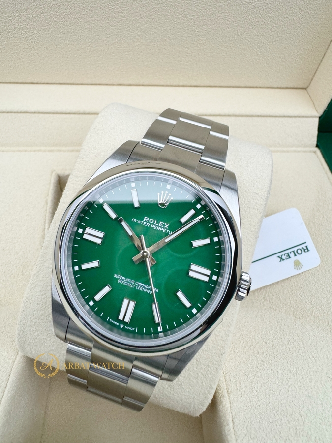 Rolex Oyster Perpetual 41 mm Oystersteel Green Dial 124300 