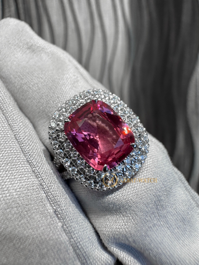 Кольцо «Natural Neon Spinel Mahenge Vivid Pink Diamonds» 3,51 ct. 18k White Gold - Швейцарские часы Кольцо «Natural Neon Spinel Mahenge Vivid Pink Diamonds» 3,51 ct. 18k White Gold