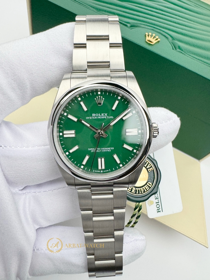 Rolex Oyster Perpetual 41 mm Oystersteel Green Dial 124300 