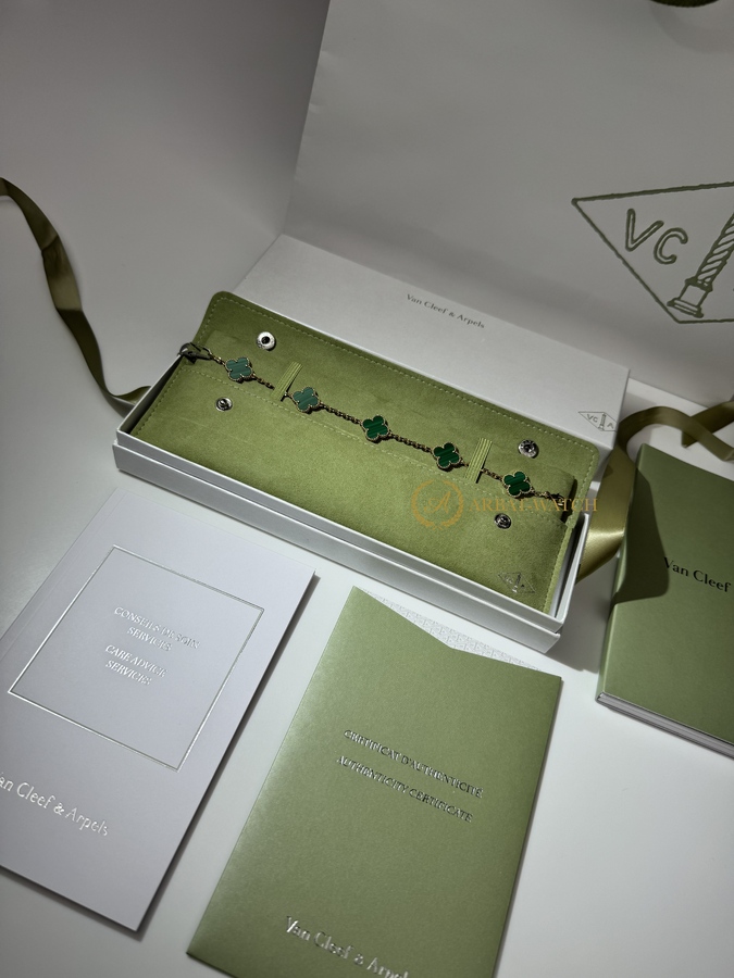 Браслет Van Cleef & Arpels Vintage Alhambra Malachite Yellow Gold 5 мотивов