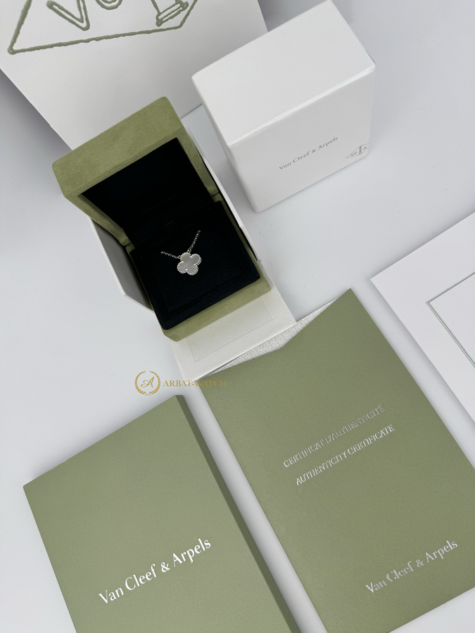 Подвеска Van Cleef & Arpels Vintage Alhambra Pearl White Gold