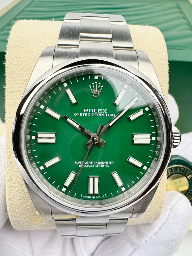 Rolex Oyster Perpetual 41 mm Oystersteel Green Dial 124300 