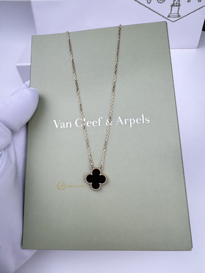 Подвеска Van Cleef & Arpels Vintage Alhambra Onyx Yellow Gold