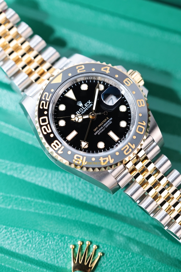 Rolex GMT-Master II 40 mm Yellow Rolesor Black Dial 126713GRNR Jubilee