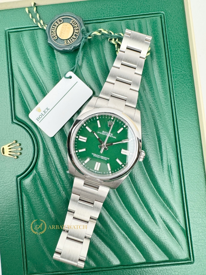 Rolex Oyster Perpetual 41 mm Oystersteel Green Dial 124300 