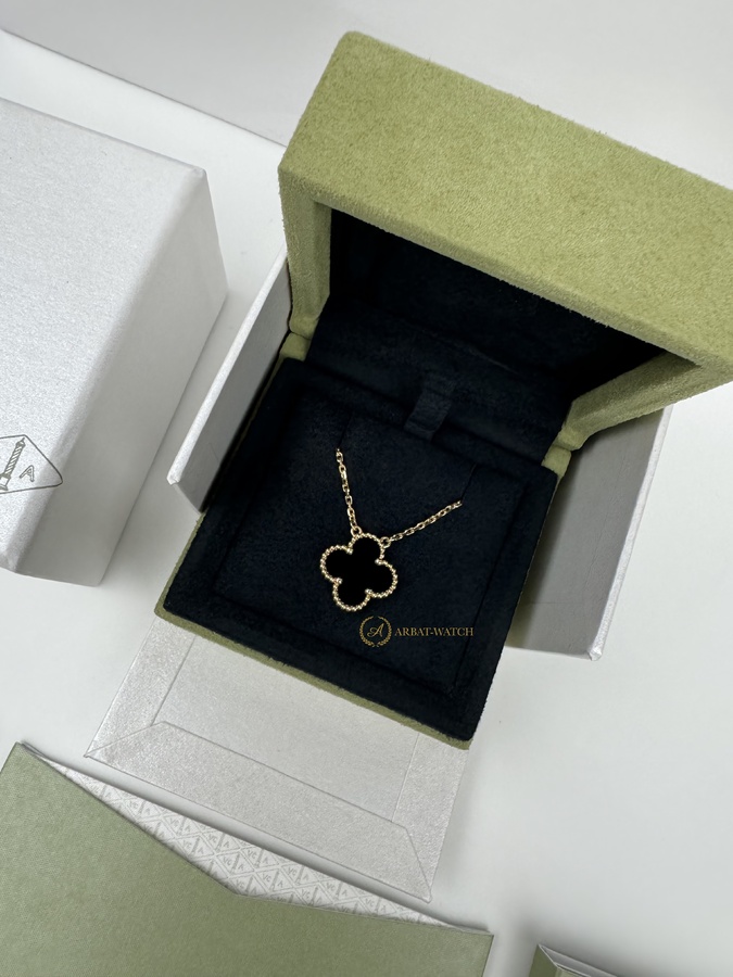 Подвеска Van Cleef & Arpels Vintage Alhambra Onyx Yellow Gold