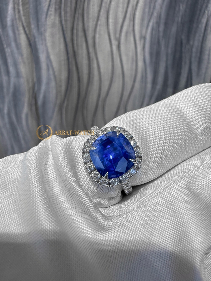 Кольцо «Natural Blue Sapphire Vivid Blue (Cornflower) No Heating 5,25 ct. 18k White Gold Diamonds