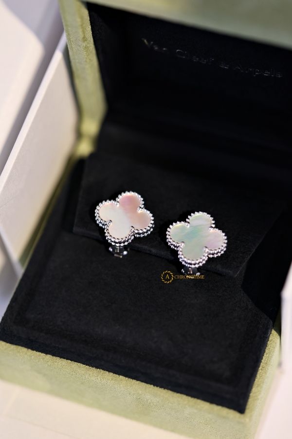 Серьги Van Cleef & Arpels Vintage Alhambra Pearl White Gold - Швейцарские часы Серьги Van Cleef & Arpels Vintage Alhambra Pearl White Gold