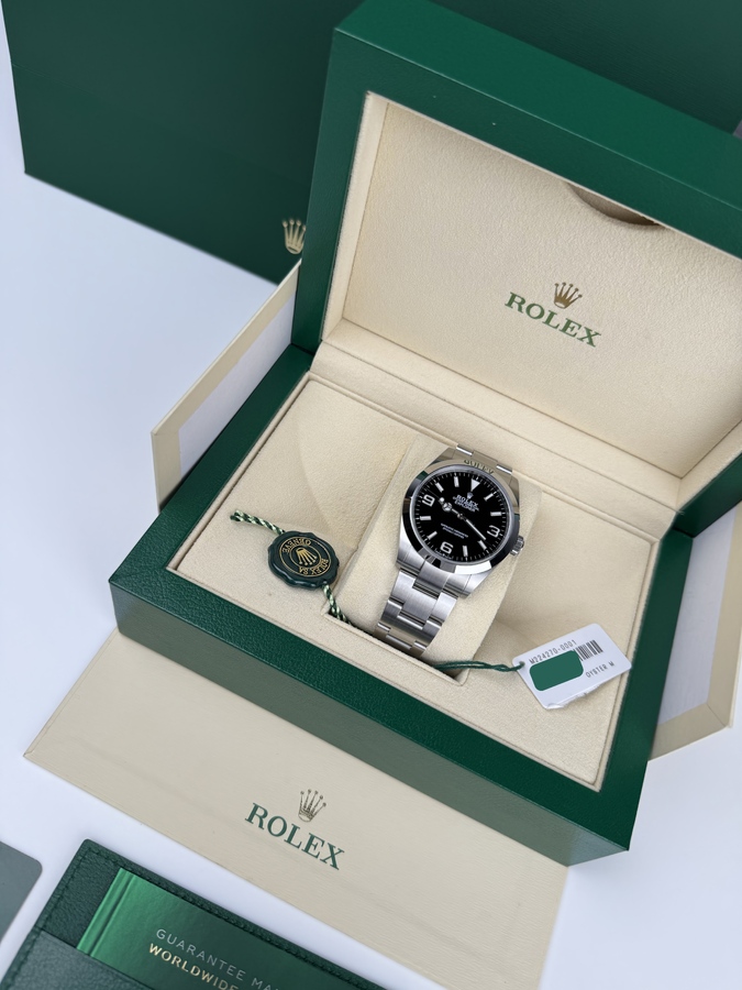 Rolex Explorer 40 mm Oystersteel Black Dial 224270