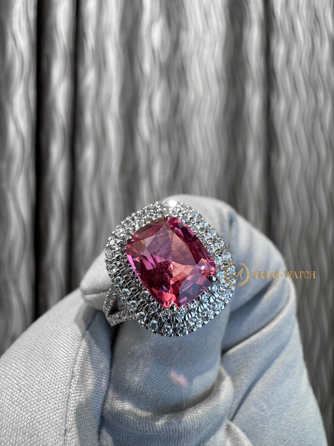 Кольцо «Natural Neon Spinel Mahenge Vivid Pink Diamonds» 3,51 ct. 18k White Gold - Швейцарские часы Кольцо «Natural Neon Spinel Mahenge Vivid Pink Diamonds» 3,51 ct. 18k White Gold