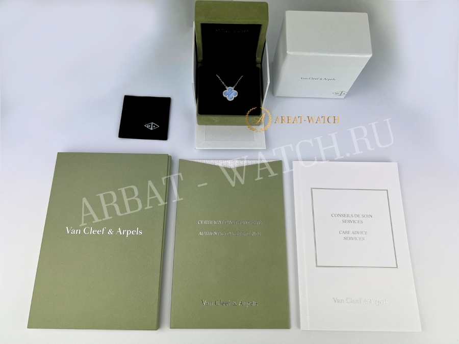 Подвеска Van Cleef & Arpels Vintage Alhambra Chalcedony White Gold - Швейцарские часы Подвеска Van Cleef & Arpels Vintage Alhambra Chalcedony White Gold