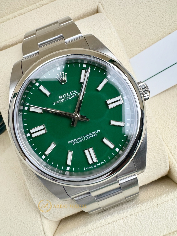 Rolex Oyster Perpetual 41 mm Oystersteel Green Dial 124300 