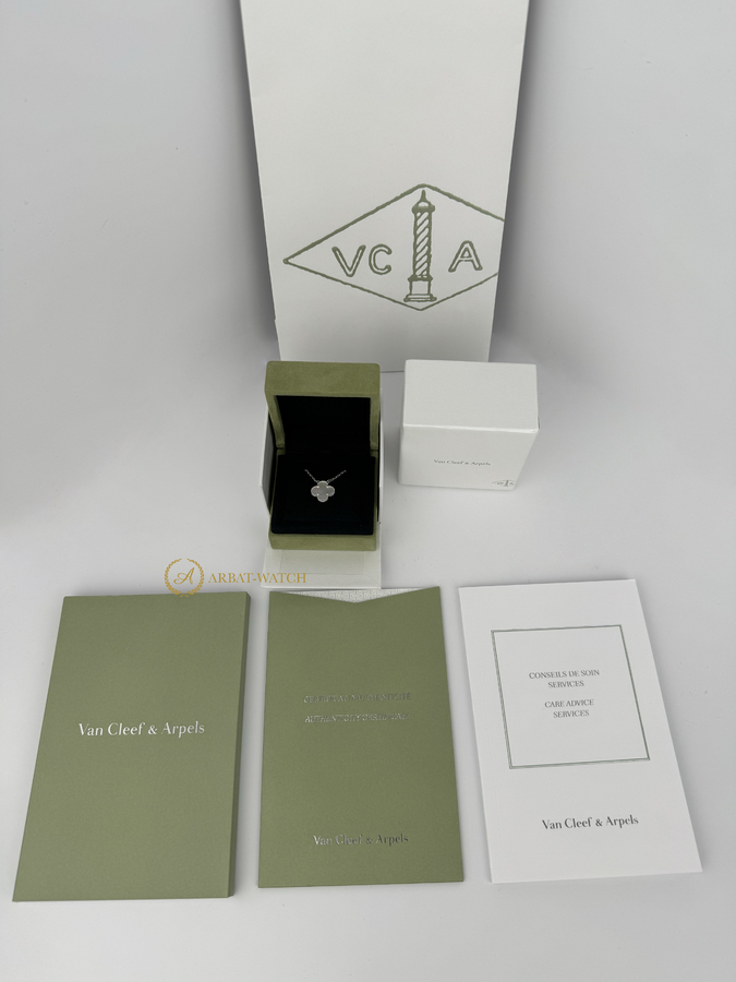 Подвеска Van Cleef & Arpels Vintage Alhambra Pearl White Gold