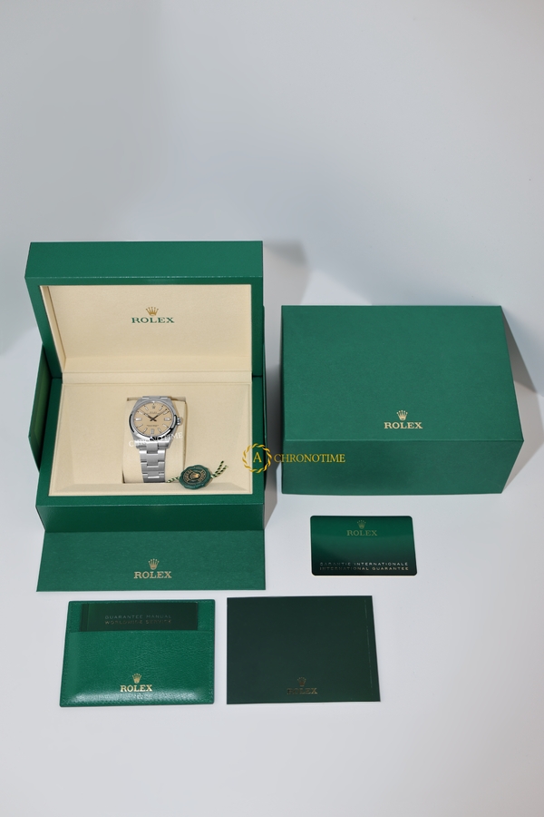 Rolex Oyster Perpetual 41 mm Oystersteel Beige Dial 134300