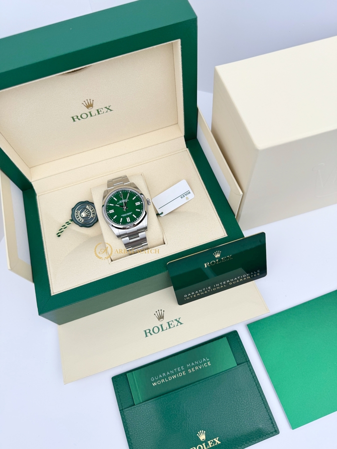 Rolex Oyster Perpetual 41 mm Oystersteel Green Dial 124300 