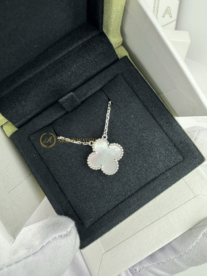 Подвеска Van Cleef & Arpels Vintage Alhambra Pearl White Gold
