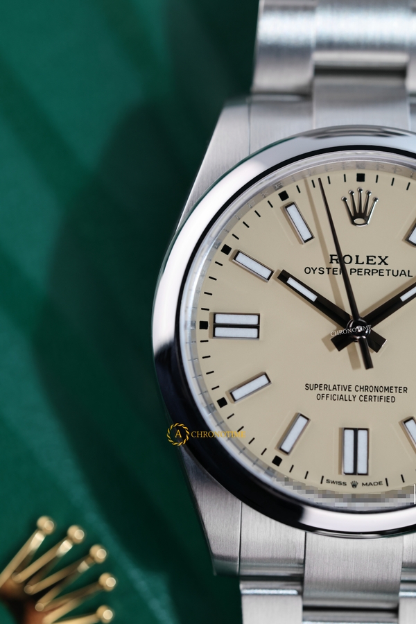 Rolex Oyster Perpetual 41 mm Oystersteel Beige Dial 134300