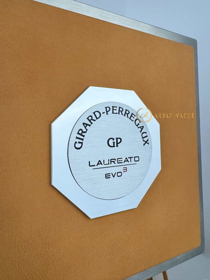 Girard-Perregaux Laureato EVO3 Chronograph Black Dial 44 mm 80180