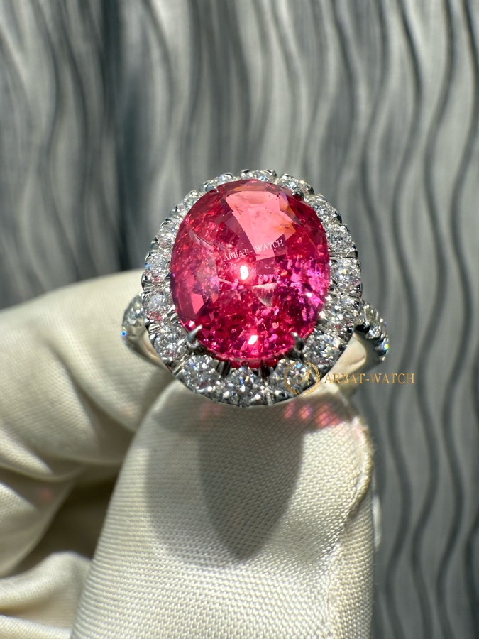Кольцо «Natural Spinel Mahenge Vivid Pink Diamonds» 5,07 ct. 18k White Gold