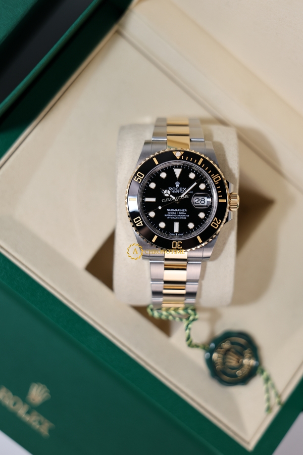 Rolex Submariner Date 41 mm Yellow Rolesor Black Dial 126613LN 