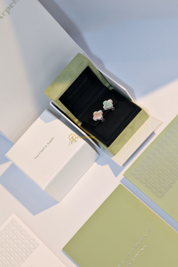 Серьги Van Cleef & Arpels Vintage Alhambra Pearl White Gold - Швейцарские часы Серьги Van Cleef & Arpels Vintage Alhambra Pearl White Gold