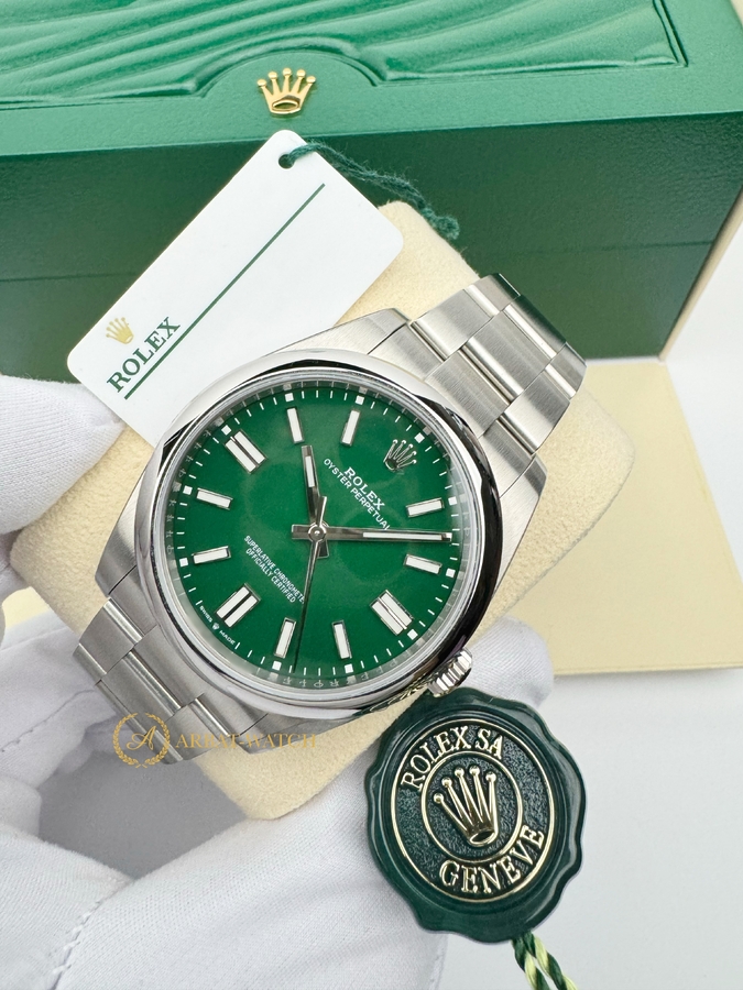 Rolex Oyster Perpetual 41 mm Oystersteel Green Dial 124300 