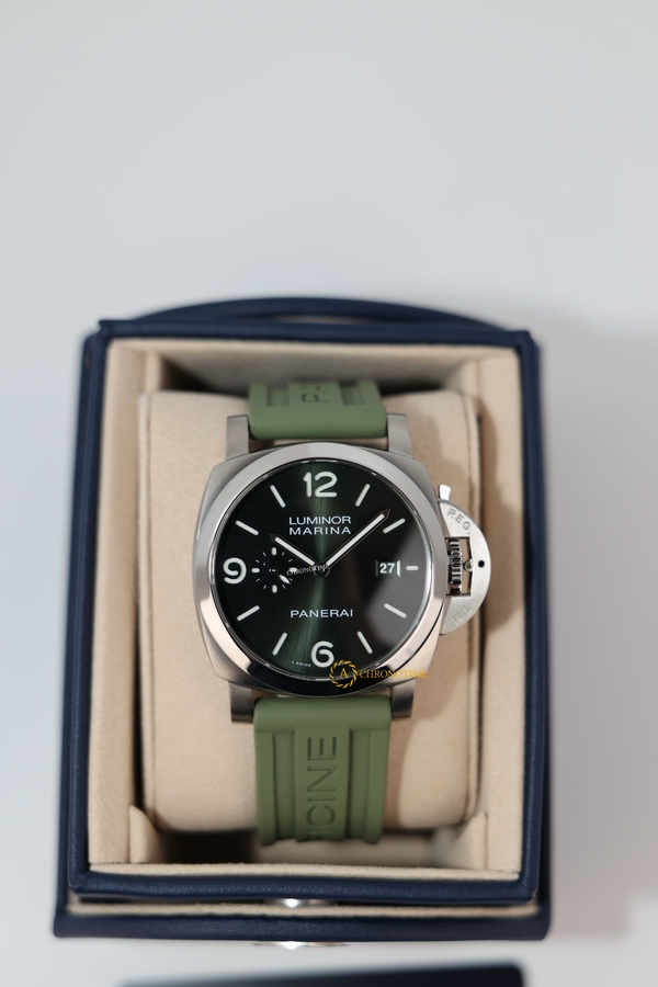 Panerai Luminor Marina Titanio Green Dial 44 mm PAM03325 - Швейцарские часы Panerai Luminor Marina Titanio Green Dial 44 mm PAM03325