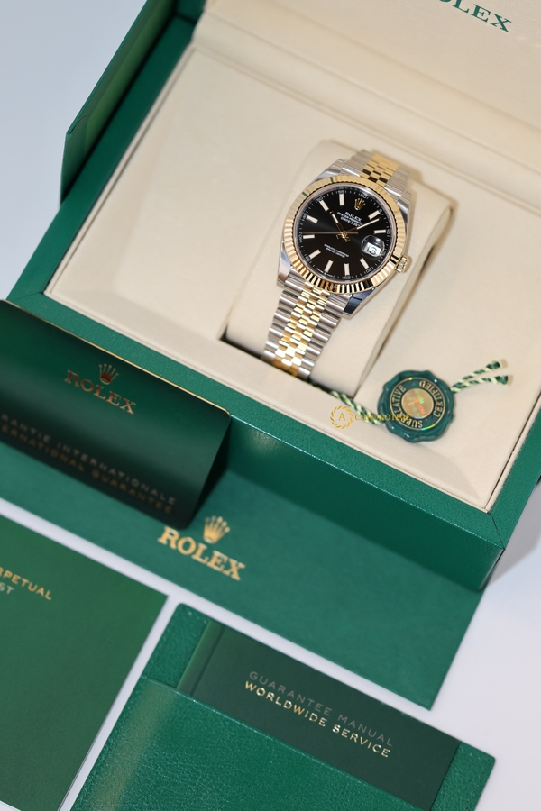 Rolex Datejust 41 mm Yellow Rolesor Bright Black Dial 126333 Jubilee