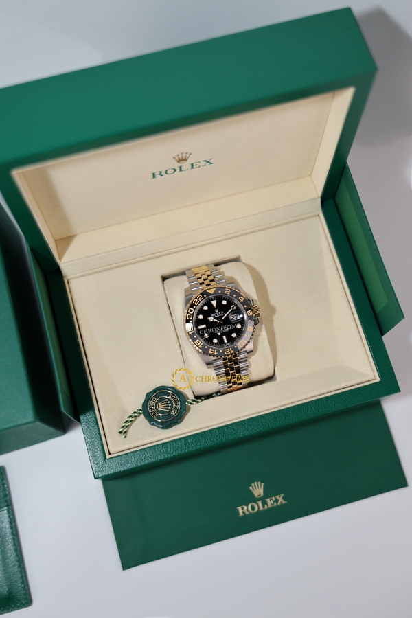 Rolex GMT-Master II 40 mm Yellow Rolesor Black Dial 126713GRNR Jubilee