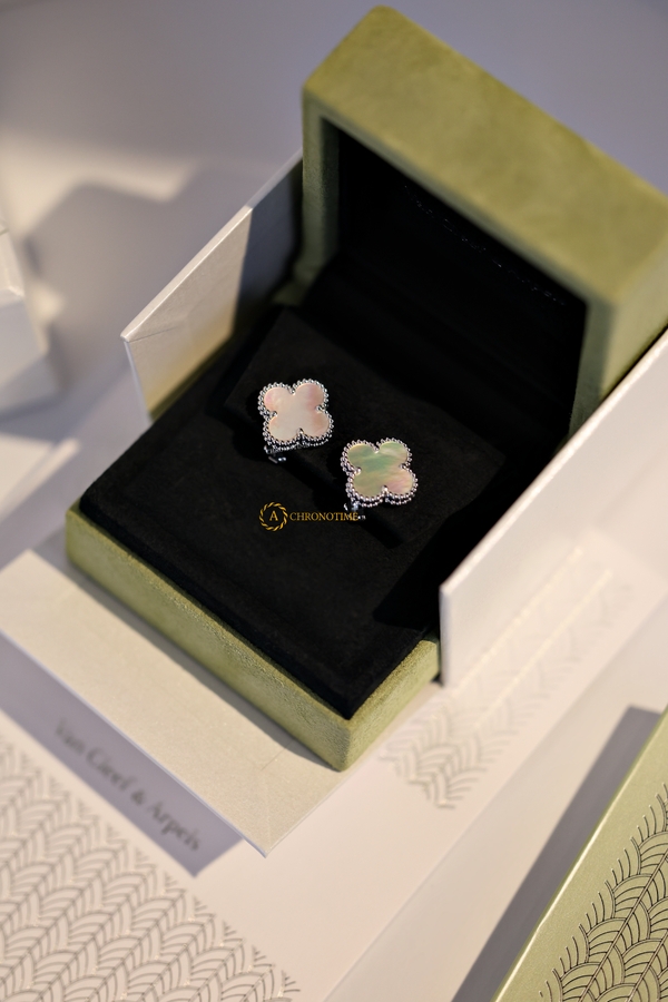 Серьги Van Cleef & Arpels Vintage Alhambra Pearl White Gold - Швейцарские часы Серьги Van Cleef & Arpels Vintage Alhambra Pearl White Gold