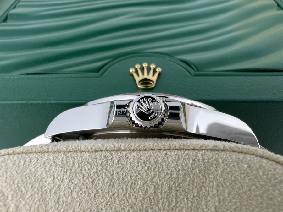 Rolex Explorer II 42 mm Oystersteel White Dial 226570 