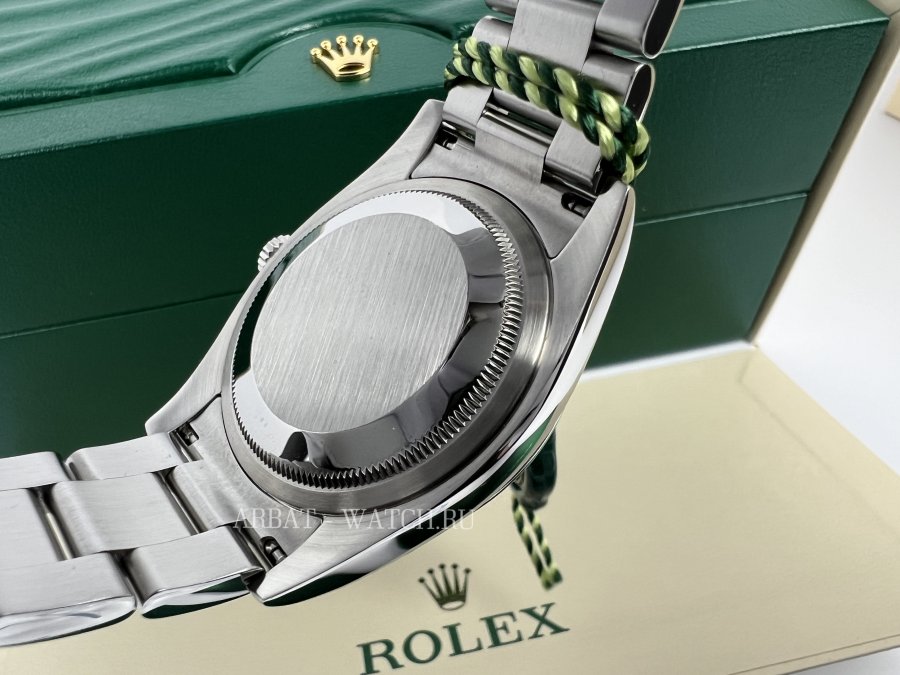 Rolex Oyster Perpetual 36 mm 116000 Red Grape Dial