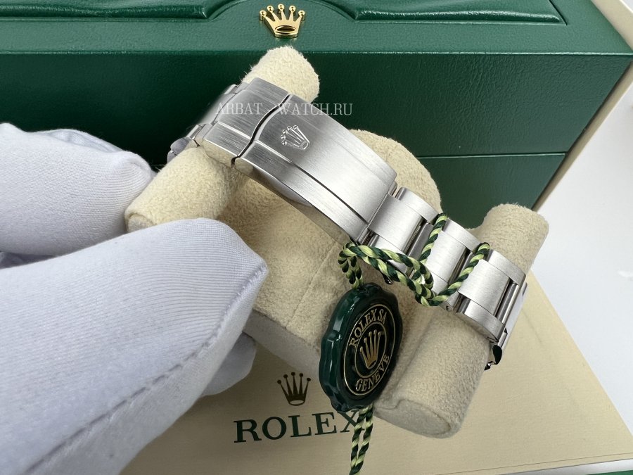 Rolex Oyster Perpetual 36 mm 116000 Red Grape Dial