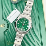 Rolex Oyster Perpetual 41 mm Oystersteel Green Dial 124300 