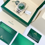 Rolex Oyster Perpetual 41 mm Oystersteel Green Dial 124300 